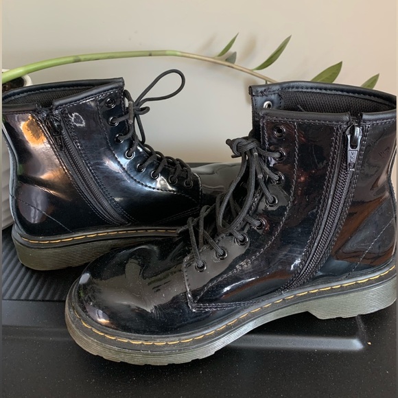DR MARTENS JUNIOR 1460 DELANEY BLACK PATENT LEATHER LACE UP ZIP BOOTS size 5 - Picture 8 of 9